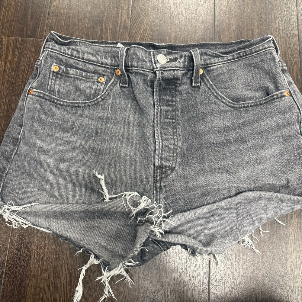 Levi’s 501 High Rise Original Denim Cut-Off Shorts - Washed Black - Size 31‎